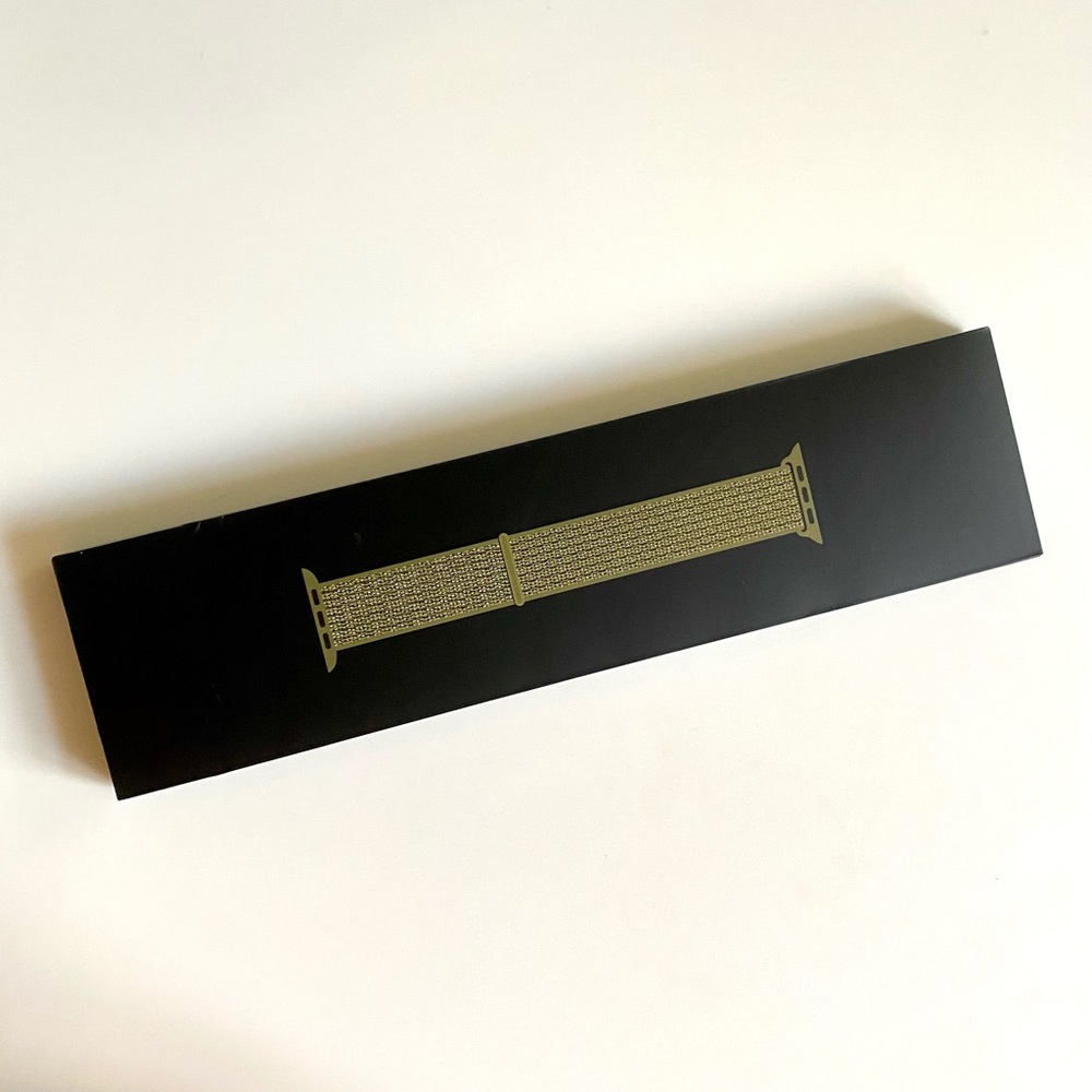 NIB SEALED Apple Nike Sport Loop